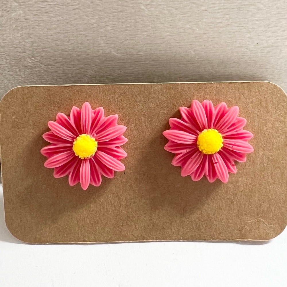 Kawaii Pink Daisy Stud Earrings - Picture 3 of 3